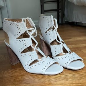 NWOT Lucky Brand Size 7.5 heels bone color